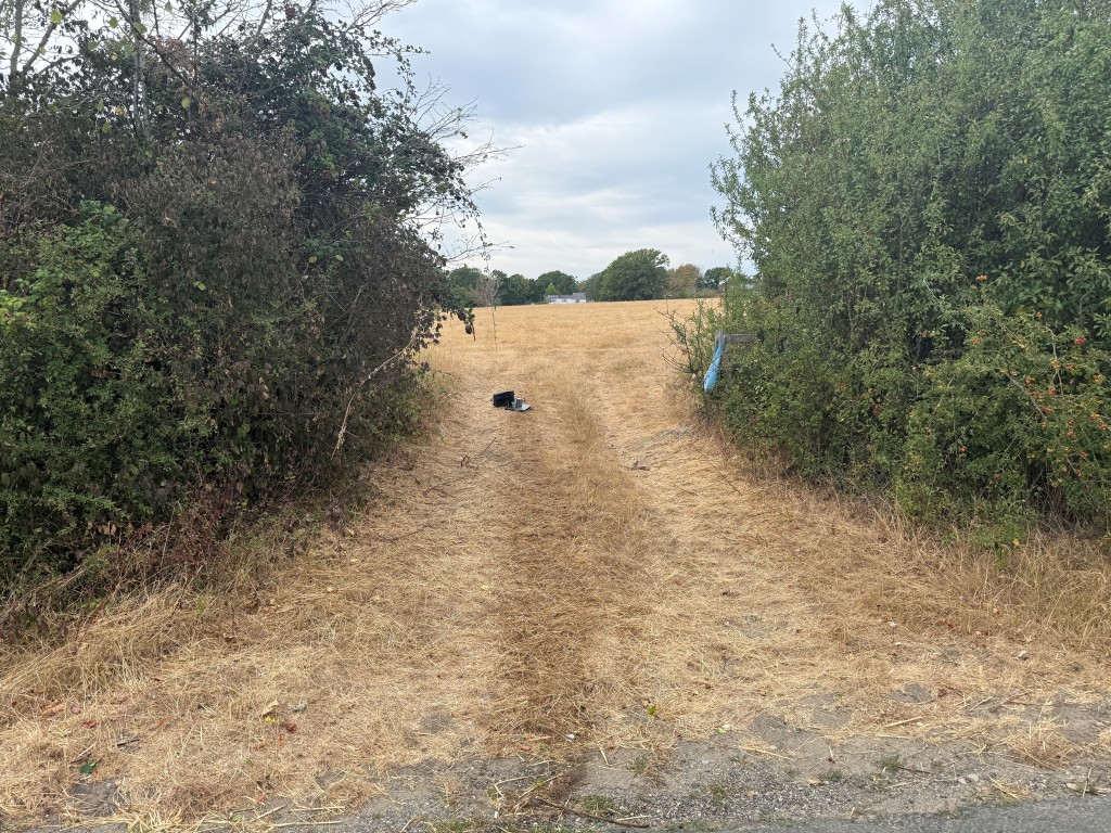 Lot: 43 - LAND WITH PLANNING FOR OVER 50,000 SQUARE FEET OF COMMERCIAL SPACE - Secondary access to plot